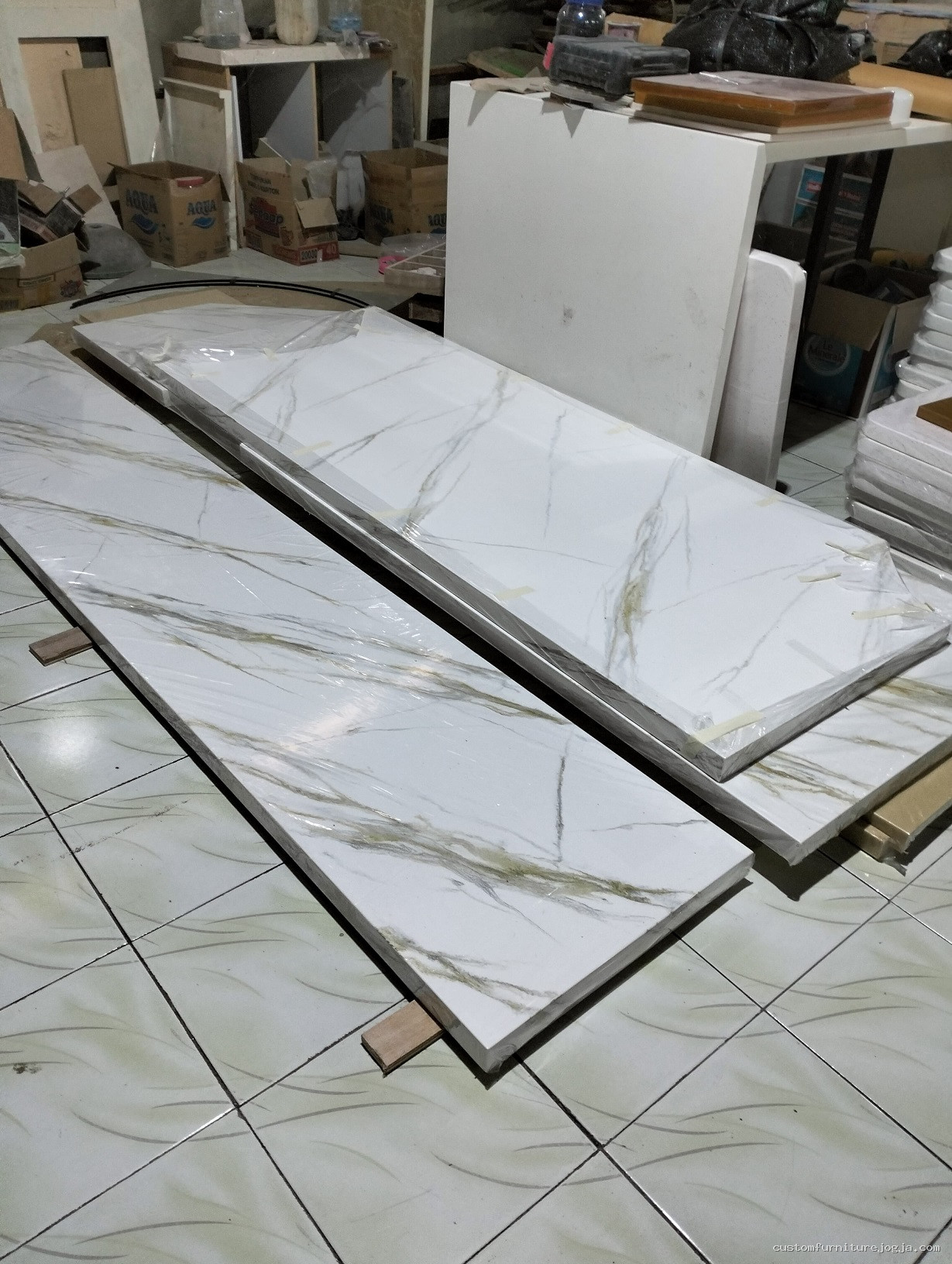 Pembuatan top table meja bar solid surface